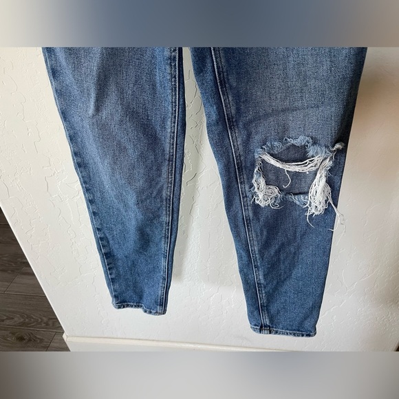 PacSun| Ultra High Rise Slim Jeans, Distressed Style—Size 25••• - Picture 3 of 14